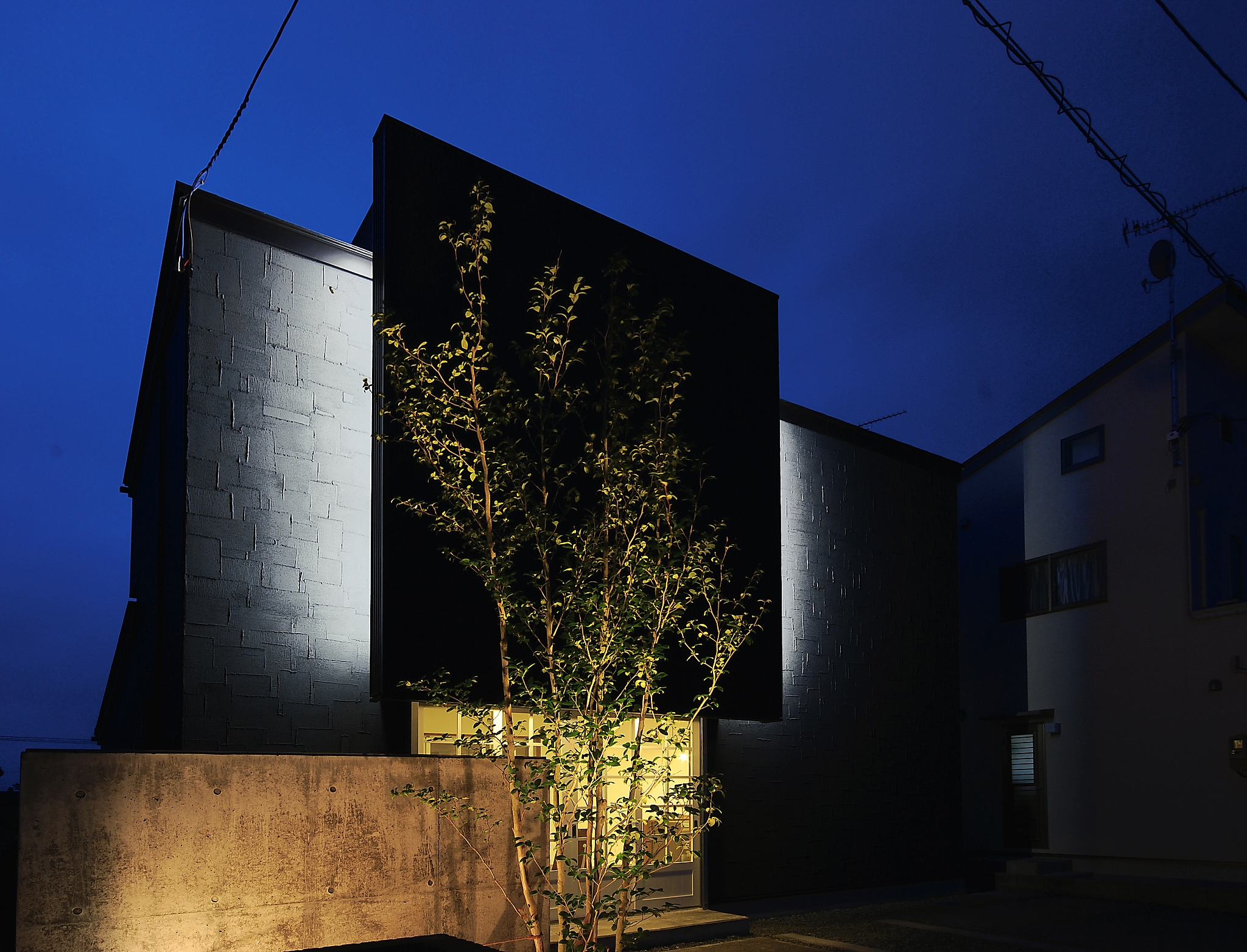 ファサードが浮かび上がる家 | Ripple design